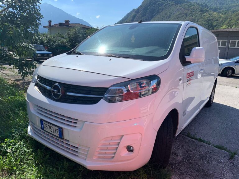 Opel Vivaro – foto 2 di 7